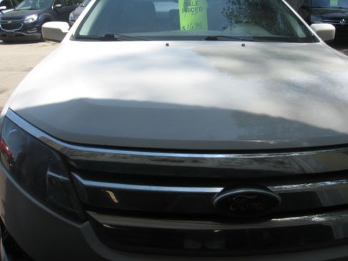 Used 2010 Ford Fusion SE FWD image 2