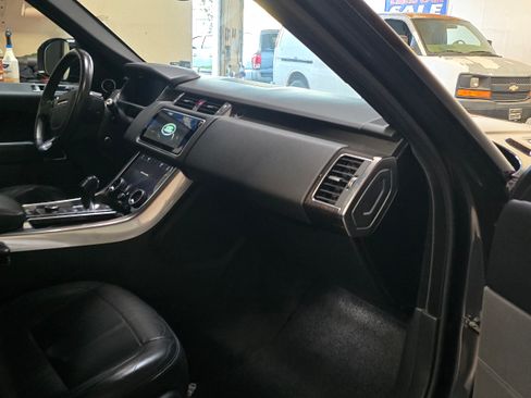 Used 2019 Land Rover Range Rover Sport HSE image 12