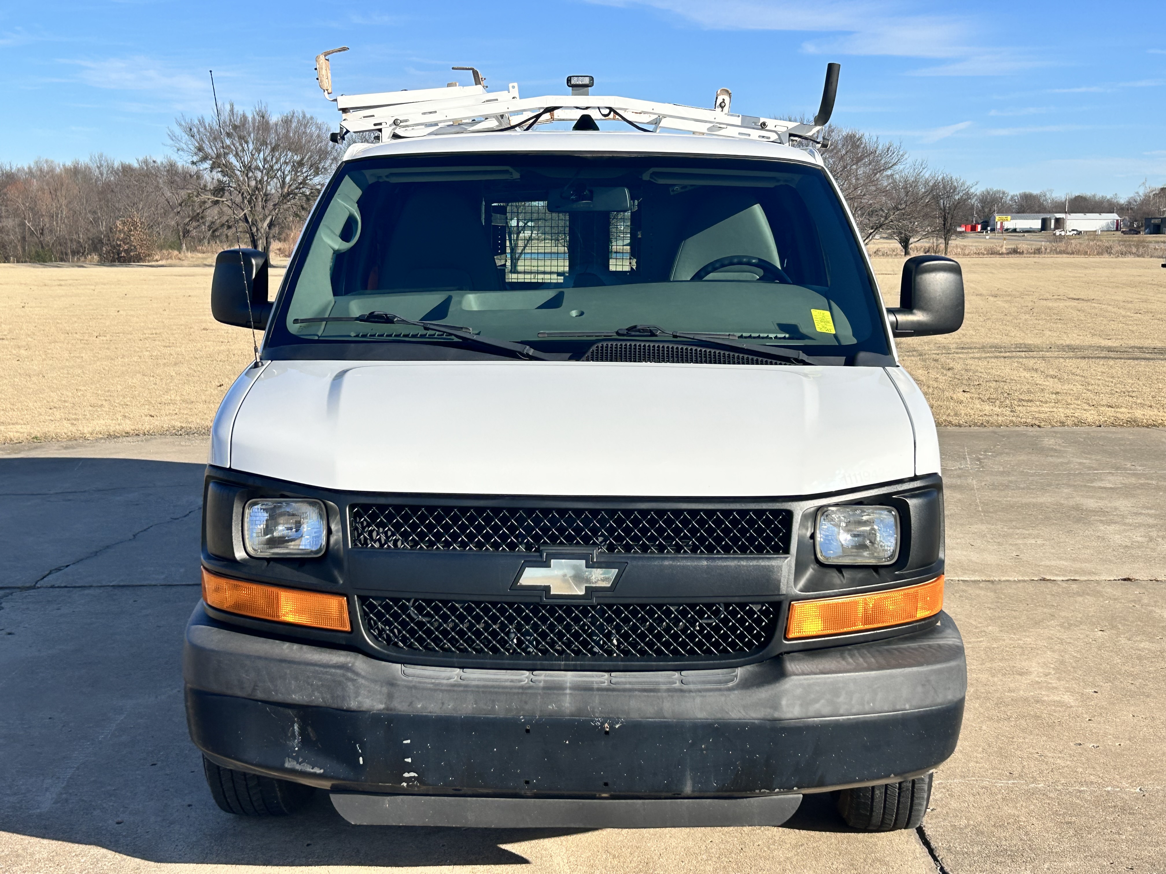 Used 2013 Chevrolet Express 2500 RWD image 2