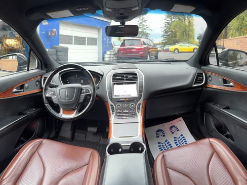 Used 2019 Lincoln Nautilus Reserve image 10