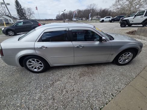 Used 2005 Chrysler 300 C image 2