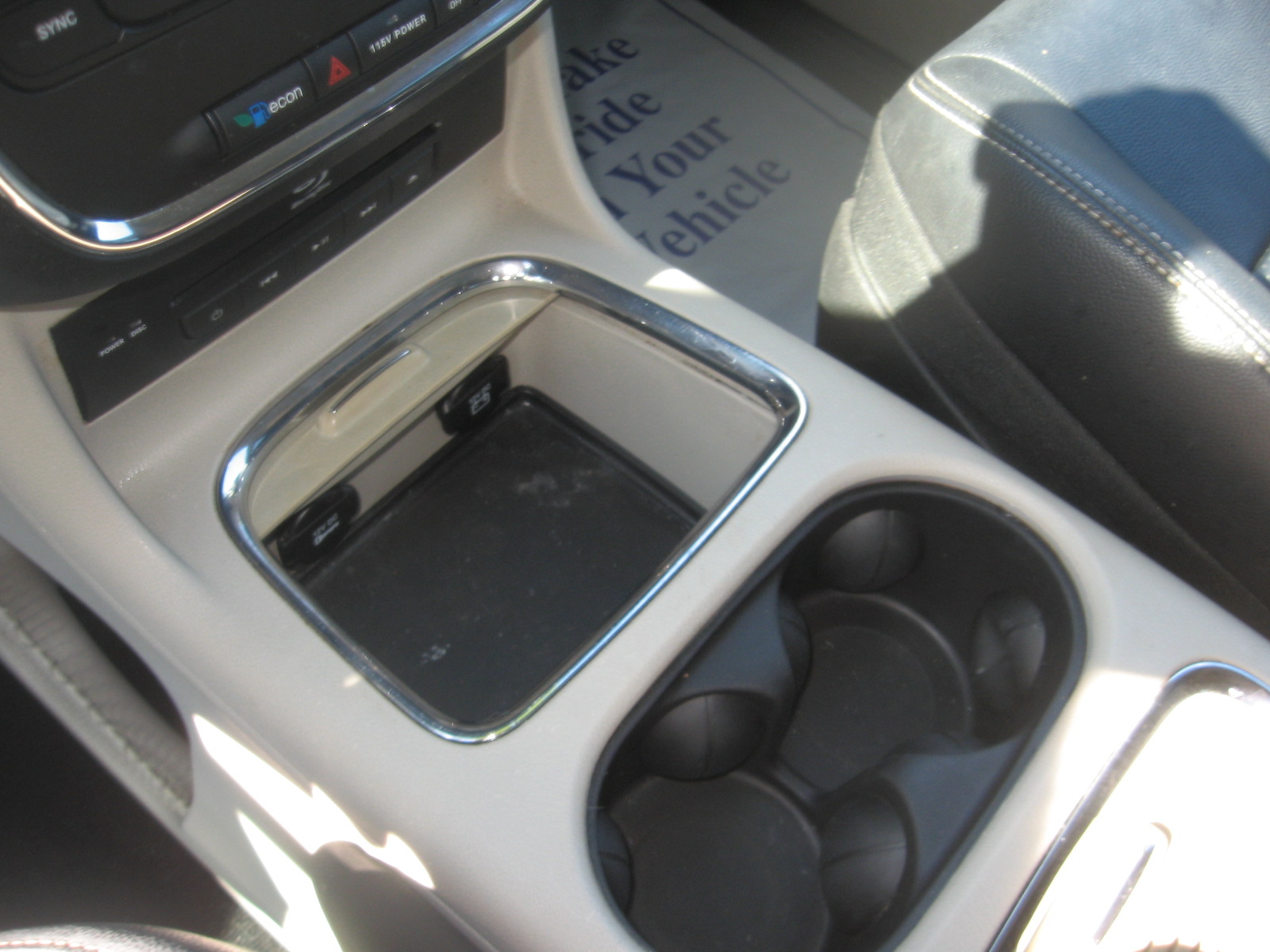 Used 2015 Chrysler Town & Country Touring-L FWD image 12