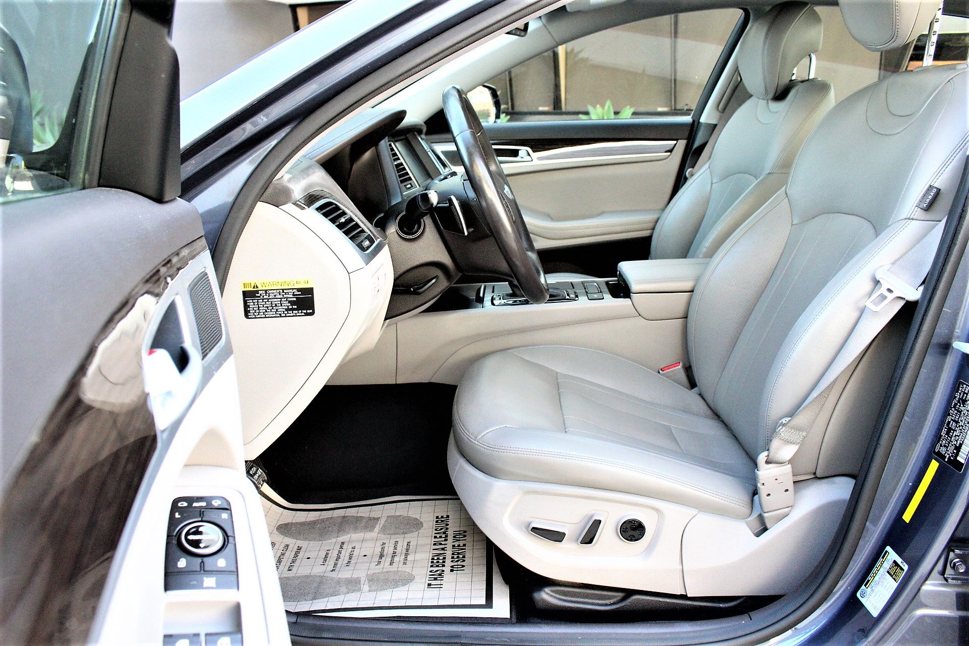 Used 2015 Hyundai Genesis 3.8 2 wheel drive image 15