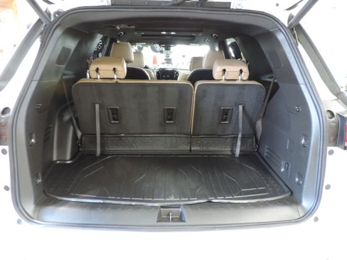 Used 2023 Chevrolet Traverse Premier image 28