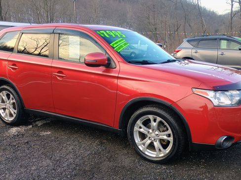 Used 2015 Mitsubishi Outlander SE image 1