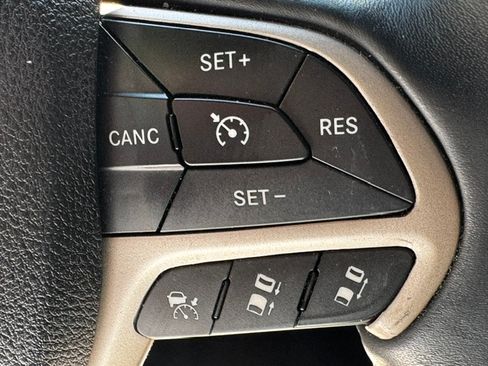 Used 2014 Jeep Grand Cherokee 4WD Overland image 10