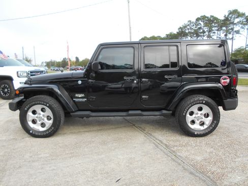 Used 2014 Jeep Wrangler Unlimited Sahara image 4