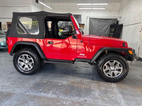 Used 2005 Jeep Wrangler SE image 2