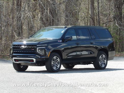 Used 2025 Chevrolet Suburban Z71 image 1