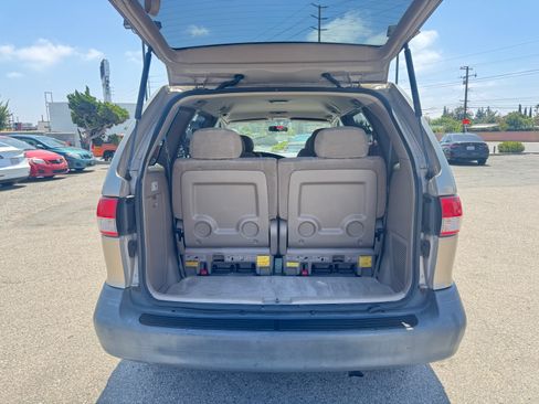 Used 2001 Toyota Sienna LE FWD image 24