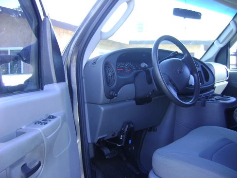 Used 2008 Ford E-350 and Econoline 350 image 9