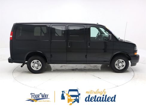Used 2017 Chevrolet Express 2500 LS Passenger RWD image 2