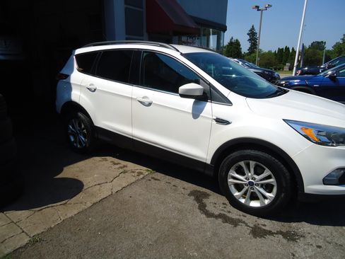 Used 2018 Ford Escape 4WD SE image 4