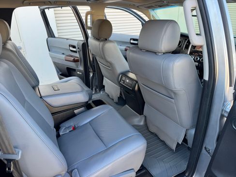 Used 2012 Toyota Sequoia Platinum image 27
