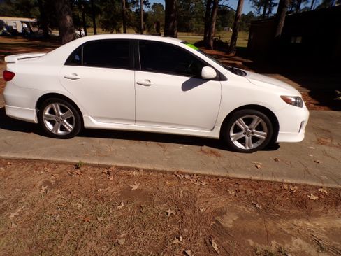 Used 2013 Toyota Corolla S Plus image 4