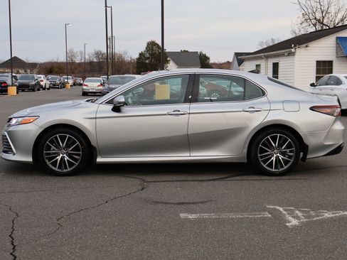 Used 2023 Toyota Camry XLE image 5