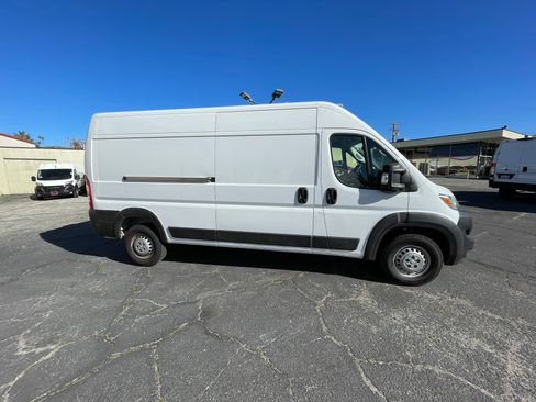 Used 2024 RAM ProMaster 2500 image 3