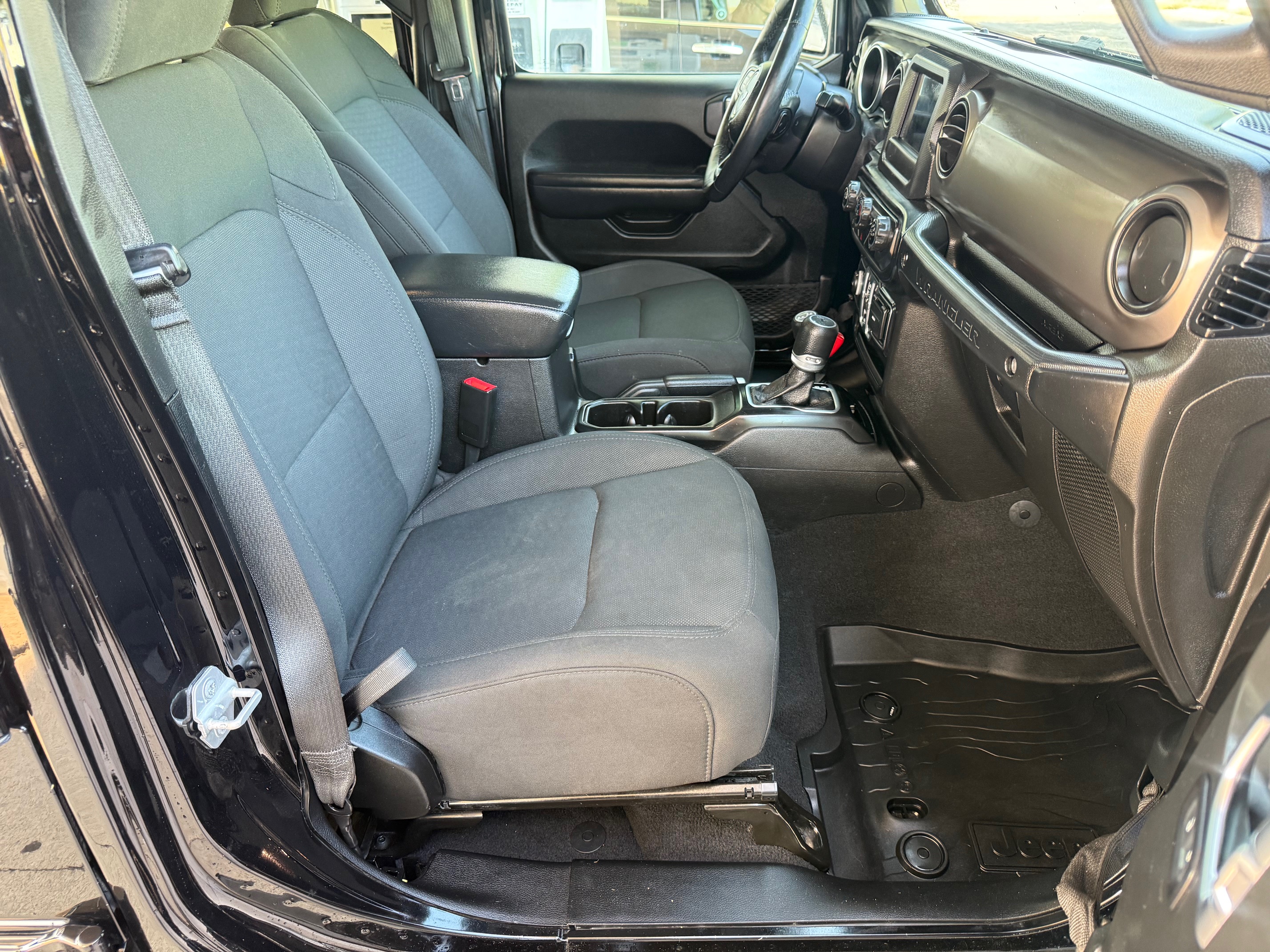 Used 2020 Jeep Wrangler 4WD Unlimited Sport image 9