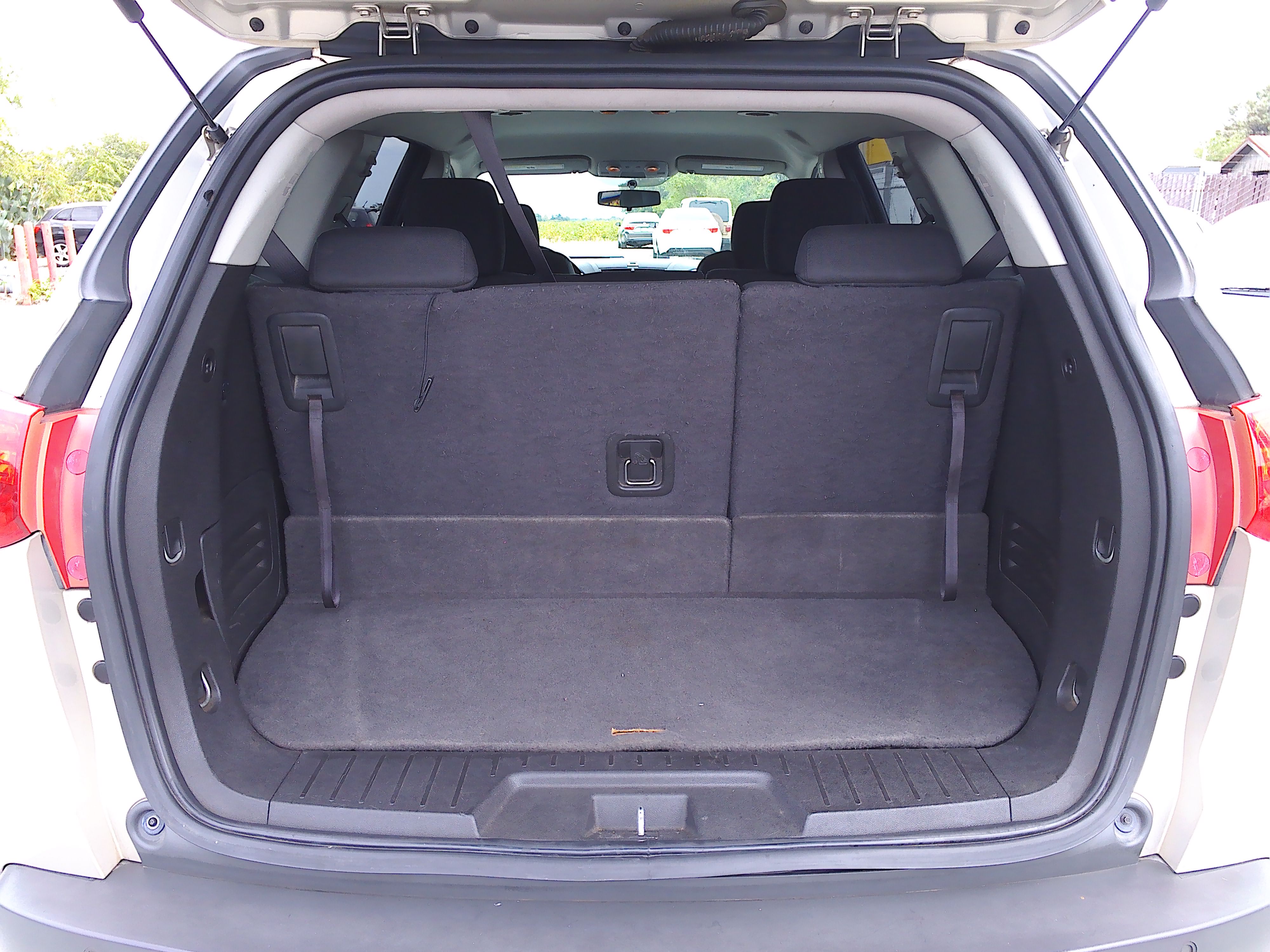 Used 2012 Chevrolet Traverse LT FWD image 14