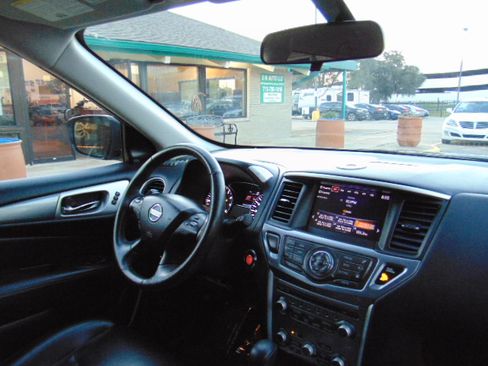 Used 2020 Nissan Pathfinder S image 30