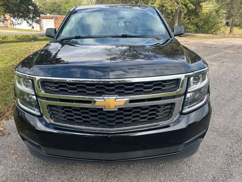 Used 2019 Chevrolet Suburban LT image 3