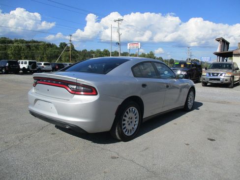 Used 2016 Dodge Charger SE image 6