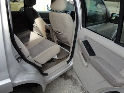 Used 2007 Ford Explorer XLT image 11