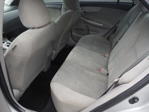 Used 2012 Toyota Corolla LE image 9