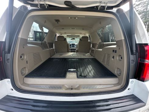 Used 2016 Chevrolet Suburban LT image 14