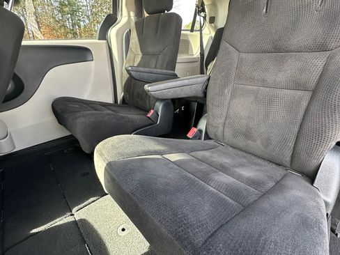 Used 2016 Dodge Grand Caravan SXT image 8