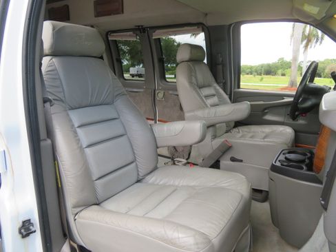 Used 2004 GMC Savana 1500 SLT RWD image 21