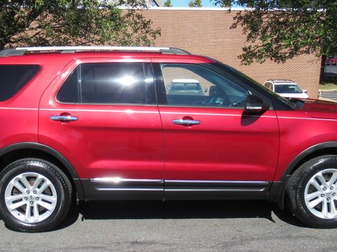 Used 2013 Ford Explorer XLT image 5