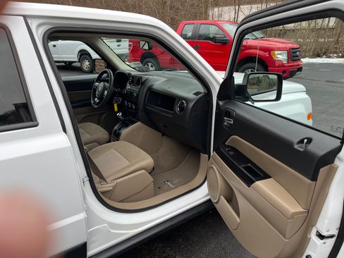 Used 2016 Jeep Patriot Sport image 10