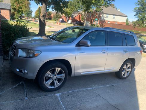 Used 2010 Toyota Highlander Sport image 2
