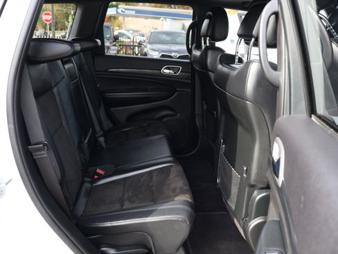 Used 2019 Jeep Grand Cherokee Altitude image 15