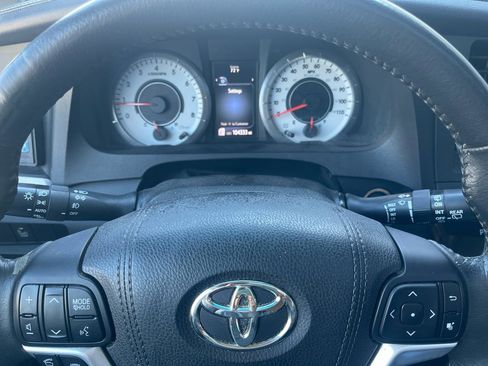 Used 2015 Toyota Sienna SE image 22