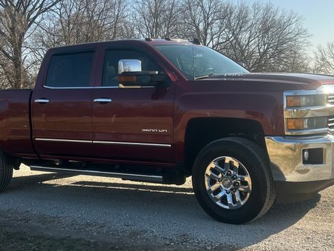 Used 2015 Chevrolet Silverado 2500 LTZ image 8