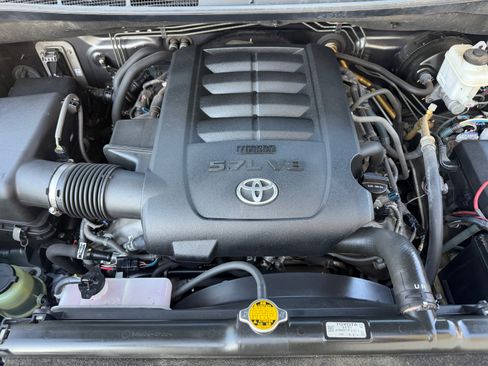 Used 2013 Toyota Tundra 4x4 CrewMax Platinum image 33