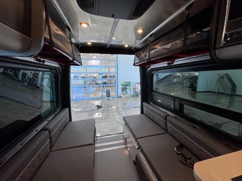 Used 2025 Mercedes-Benz Sprinter 2500 image 19