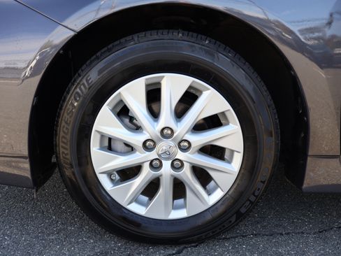 Used 2013 Toyota Prius image 35