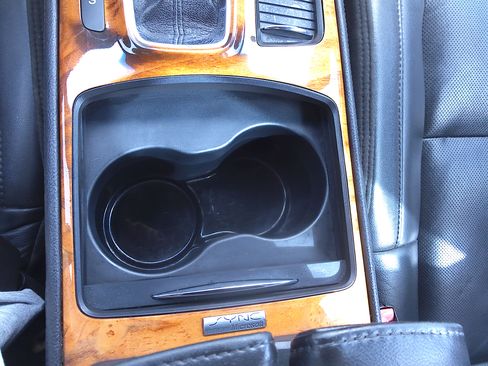 Used 2013 Lincoln MKS image 20
