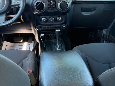 Used 2018 Jeep Wrangler Unlimited Sport image 11