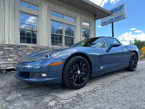Used 2011 Chevrolet Corvette Coupe w/ 2LT RWD image 1