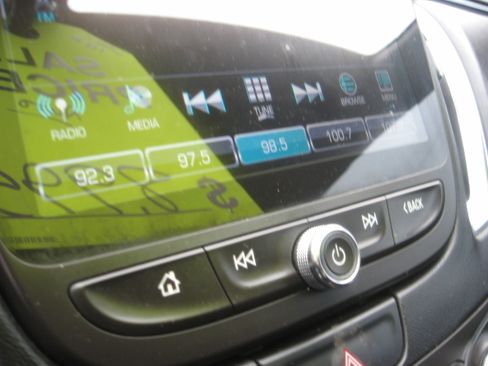 Used 2017 Chevrolet Malibu LT image 11