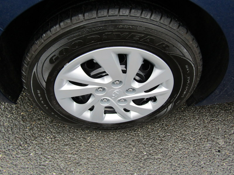 Used 2020 Hyundai Elantra SE Sedan FWD image 14