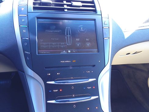 Used 2015 Lincoln MKZ image 15