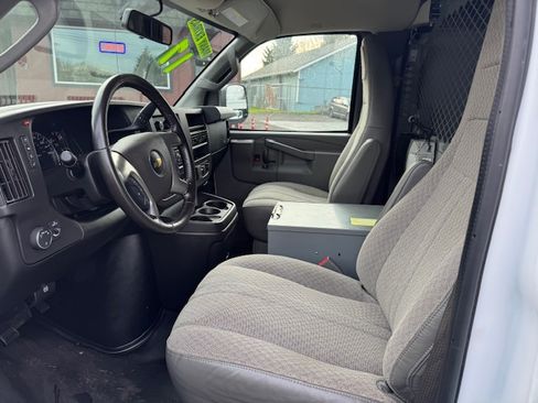 Used 2017 Chevrolet Express 3500 image 9