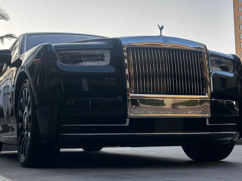 Used 2021 Rolls-Royce Phantom image 3