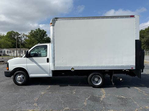 Used 2016 Chevrolet Express 3500 image 3
