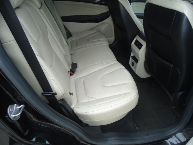 Used 2017 Ford Edge FWD Titanium image 11